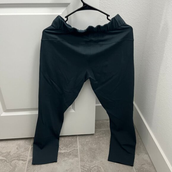 Lululemon On The Fly 7/8 Pant - Gravity Size 4 - Picture 2 of 3
